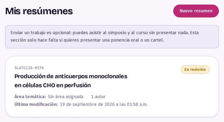 Lista «Mis resúmenes» con un trabajo enviado y su estado, «En revisión».